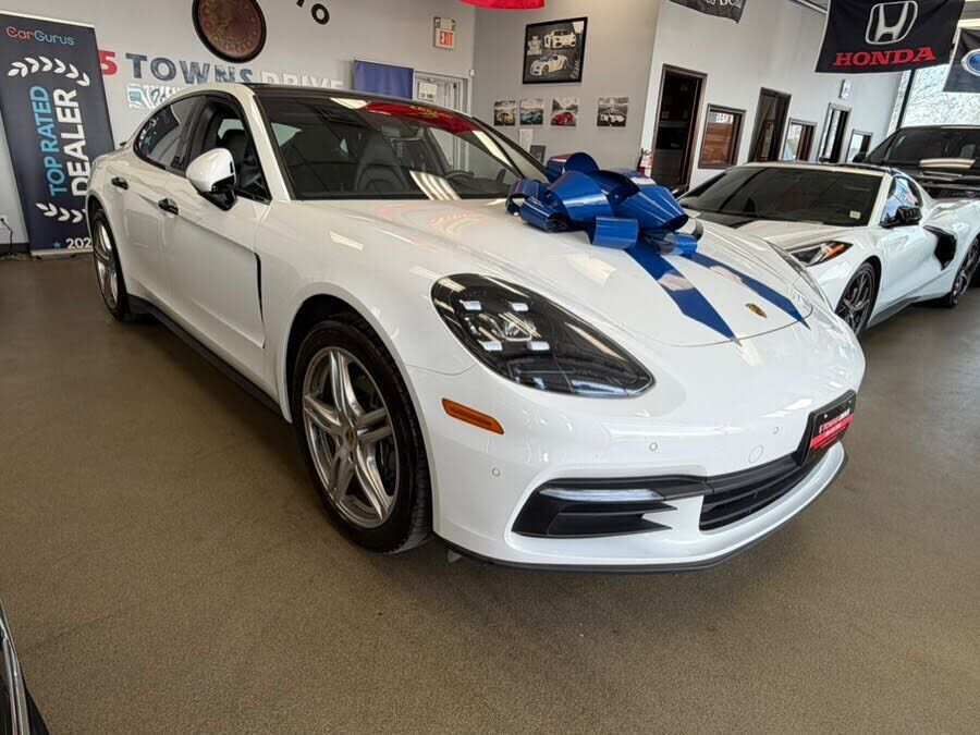 2018 PORSCHE Panamera