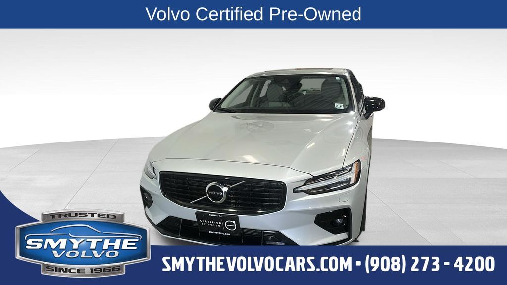 2022 VOLVO S60