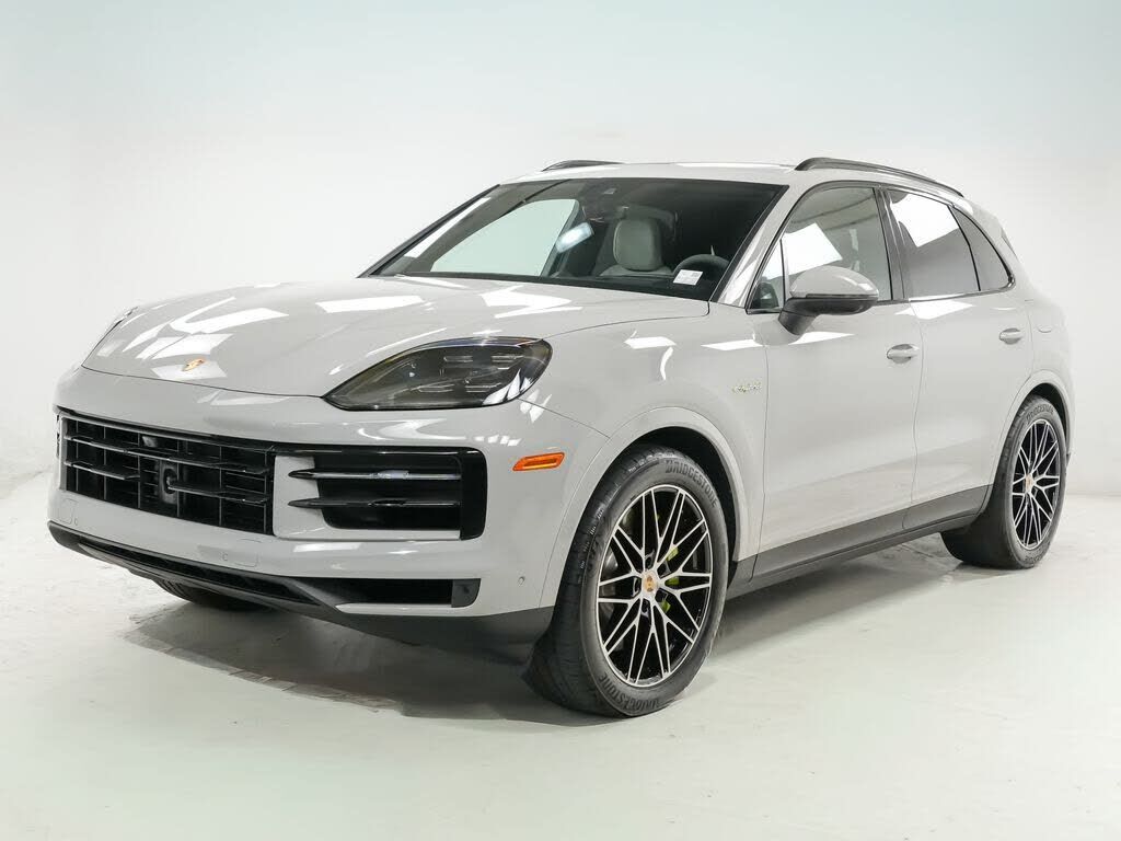 2024 PORSCHE Cayenne