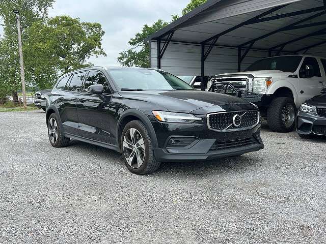 2025 VOLVO V60CC