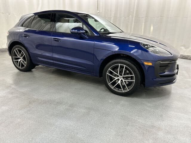 2024 PORSCHE Macan