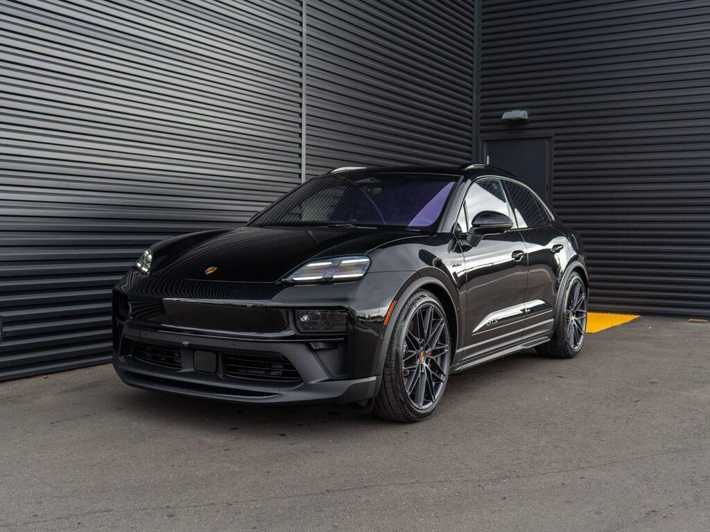 2026 PORSCHE Macan
