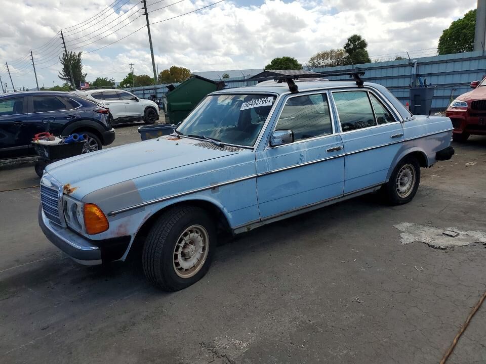 1982 MERCEDES-BENZ 300