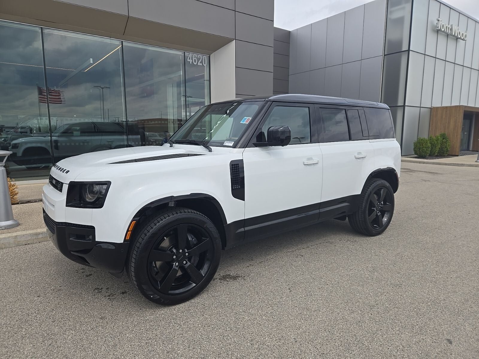 2026 LAND ROVER Defender