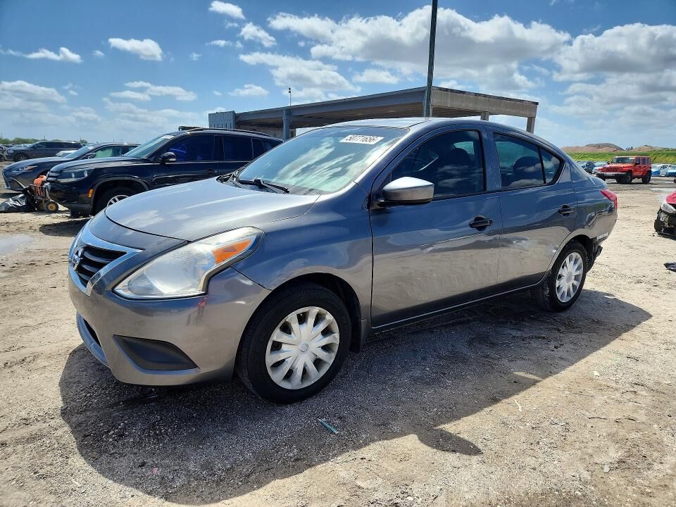 2016 NISSAN Versa