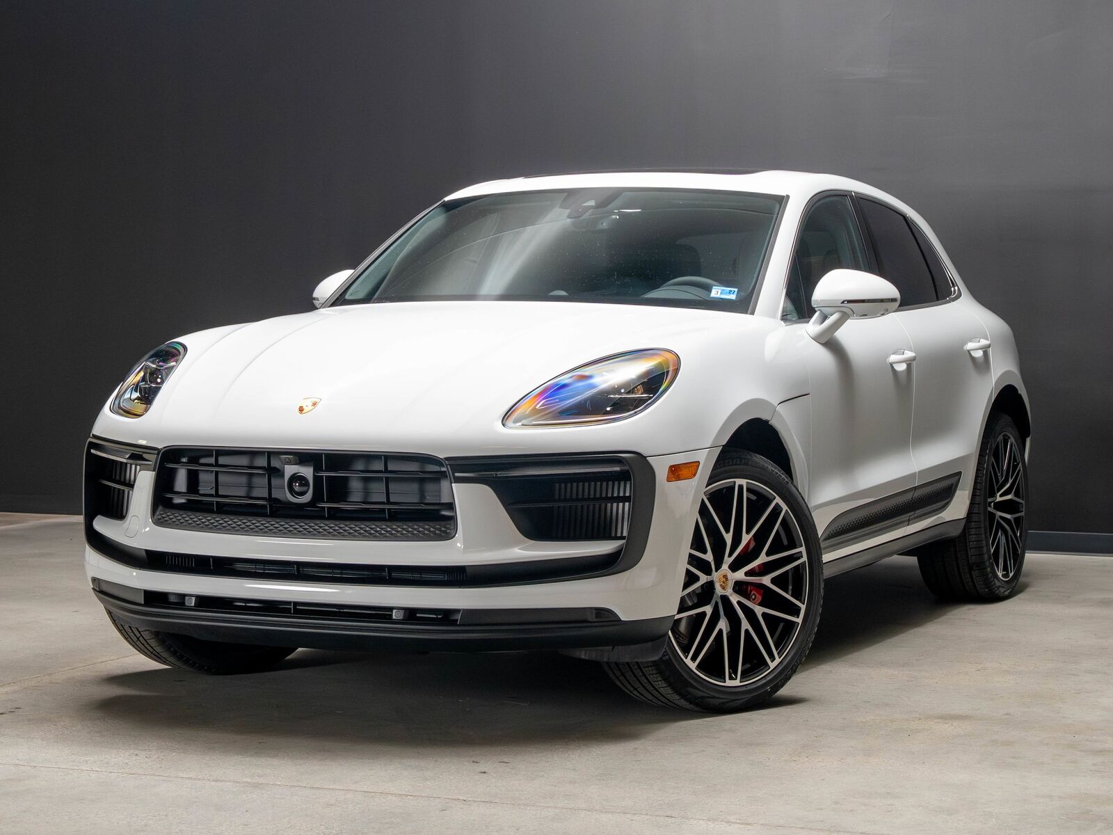 2026 PORSCHE Macan