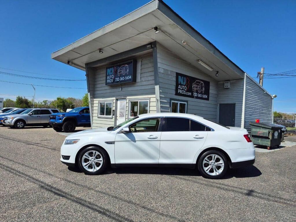 2013 FORD Taurus