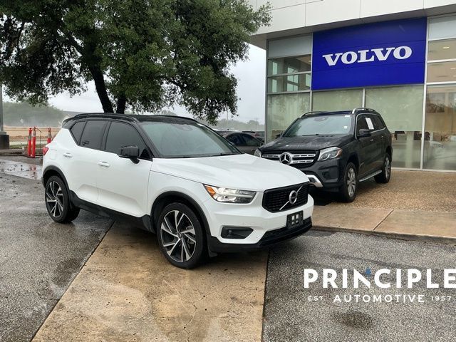2020 VOLVO XC40