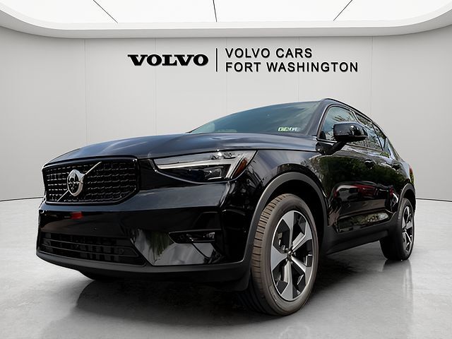 2026 VOLVO XC40