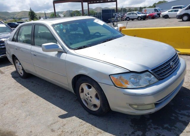 2004 TOYOTA Avalon
