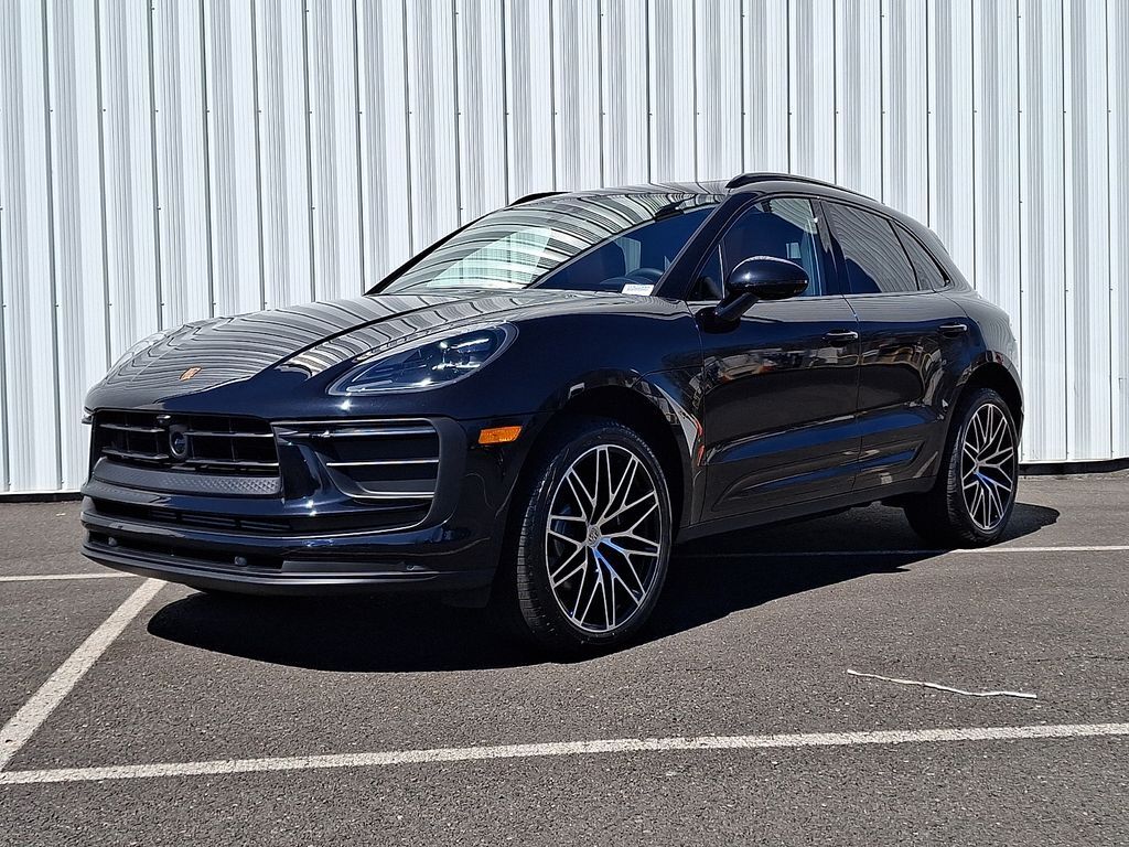 2026 PORSCHE Macan