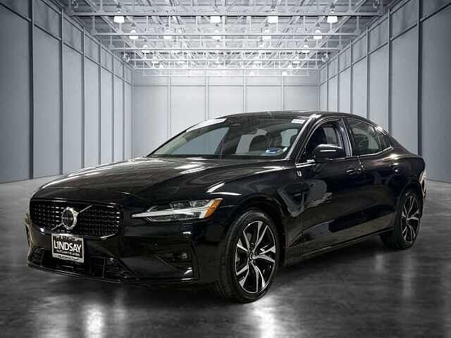 2025 VOLVO S60