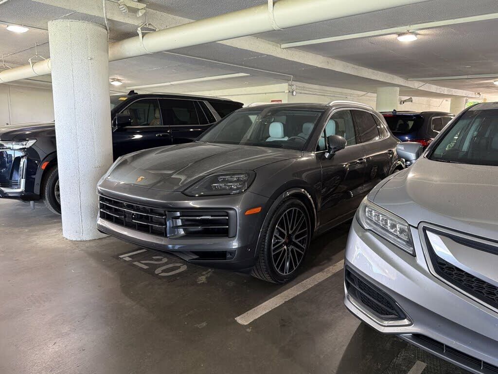 2025 PORSCHE Cayenne