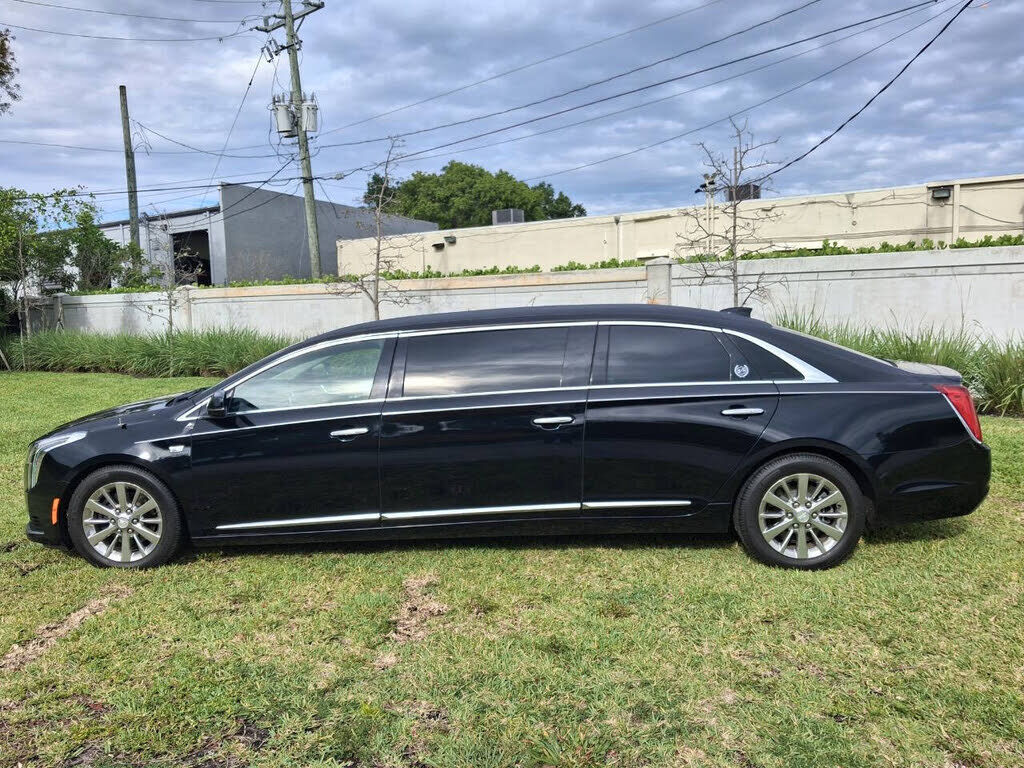 2018 CADILLAC Stretch Limousine