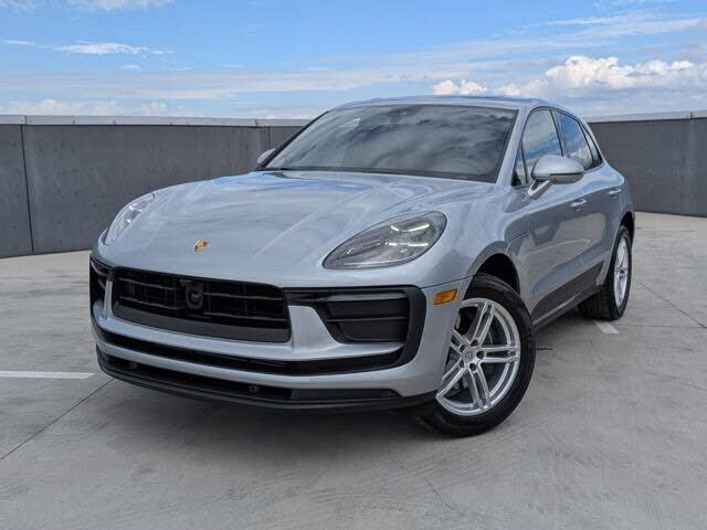 2025 PORSCHE Macan