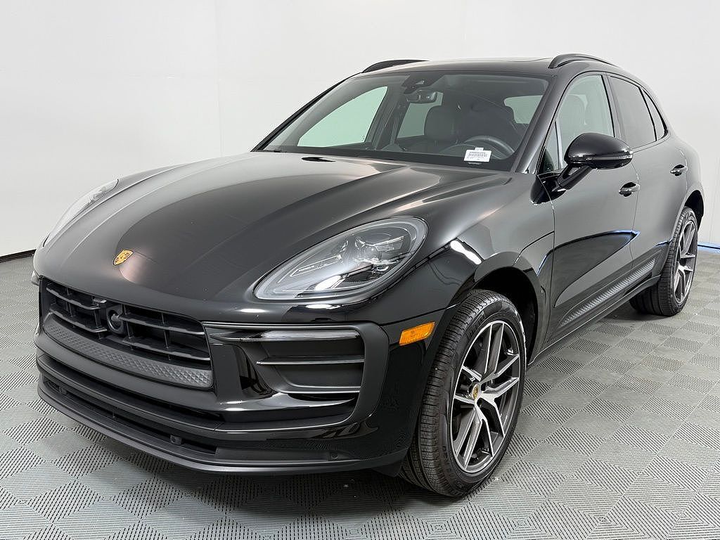 2026 PORSCHE Macan
