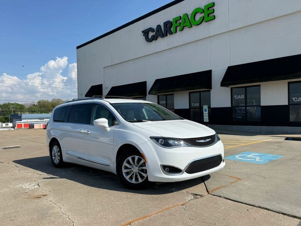 2019 CHRYSLER Pacifica