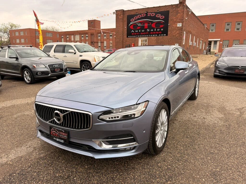 2017 VOLVO S90