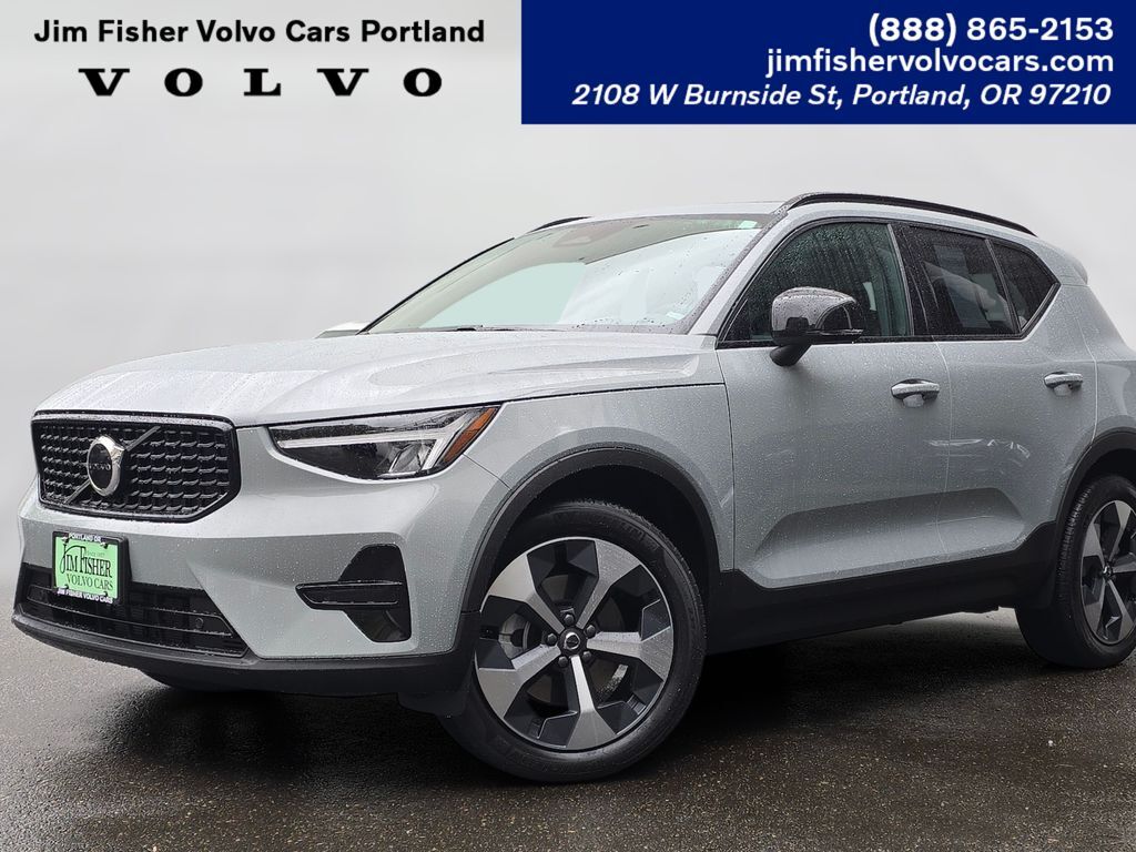 2024 VOLVO XC40