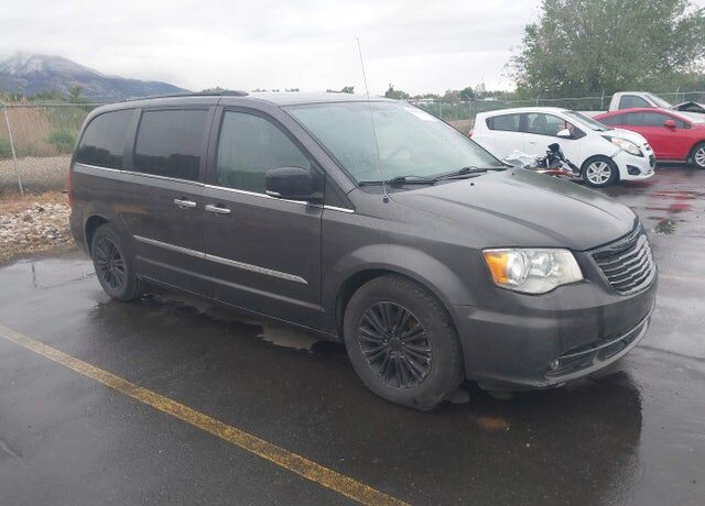 2015 CHRYSLER Town and Country