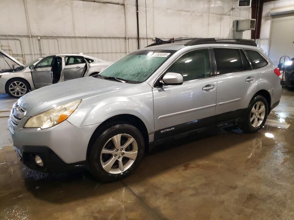 2013 SUBARU Outback