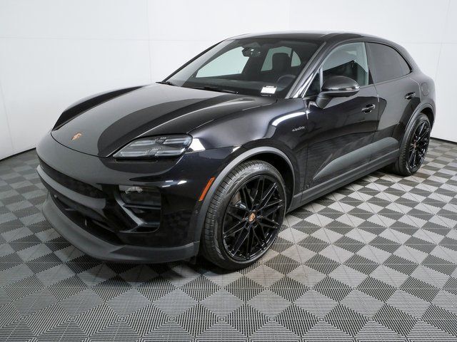 2025 PORSCHE Macan