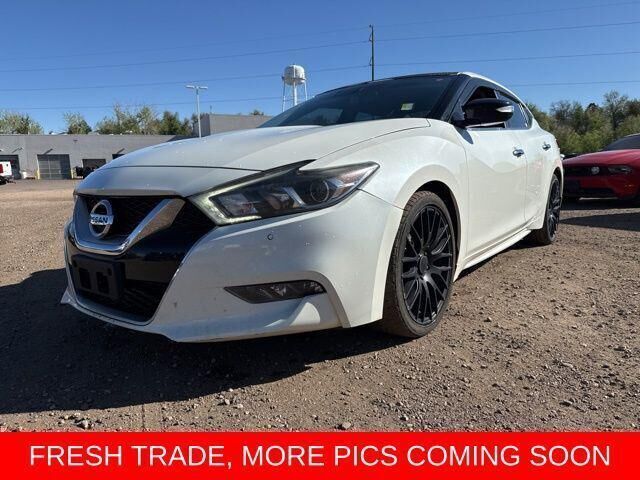 2017 NISSAN Maxima