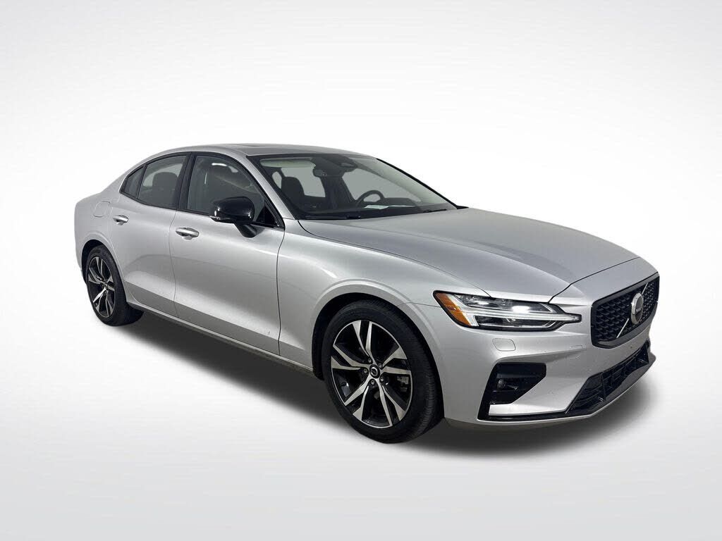 2025 VOLVO S60
