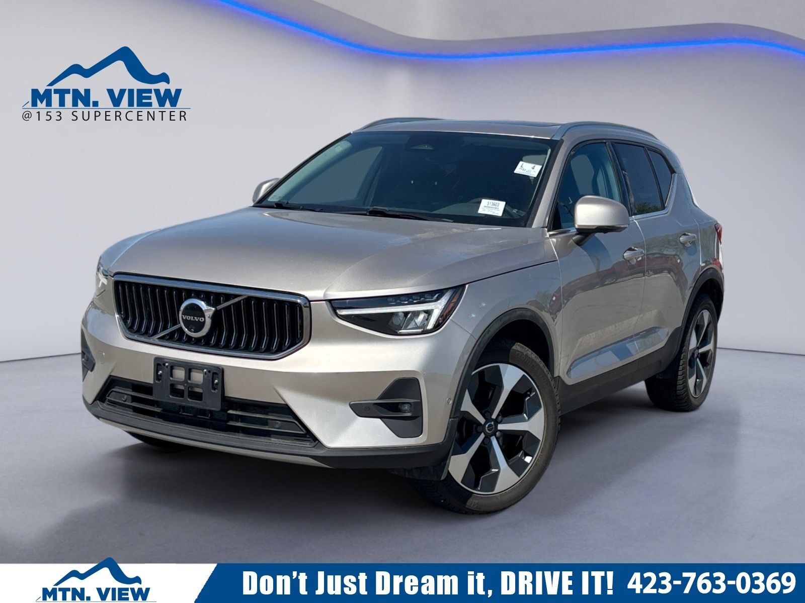 2024 VOLVO XC40