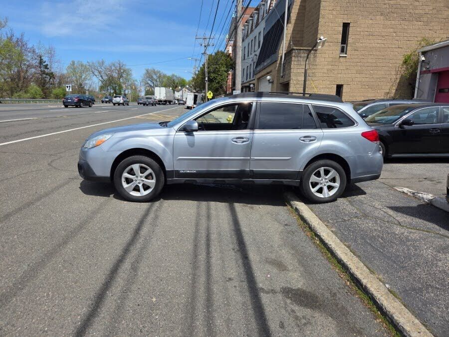 2013 SUBARU Outback