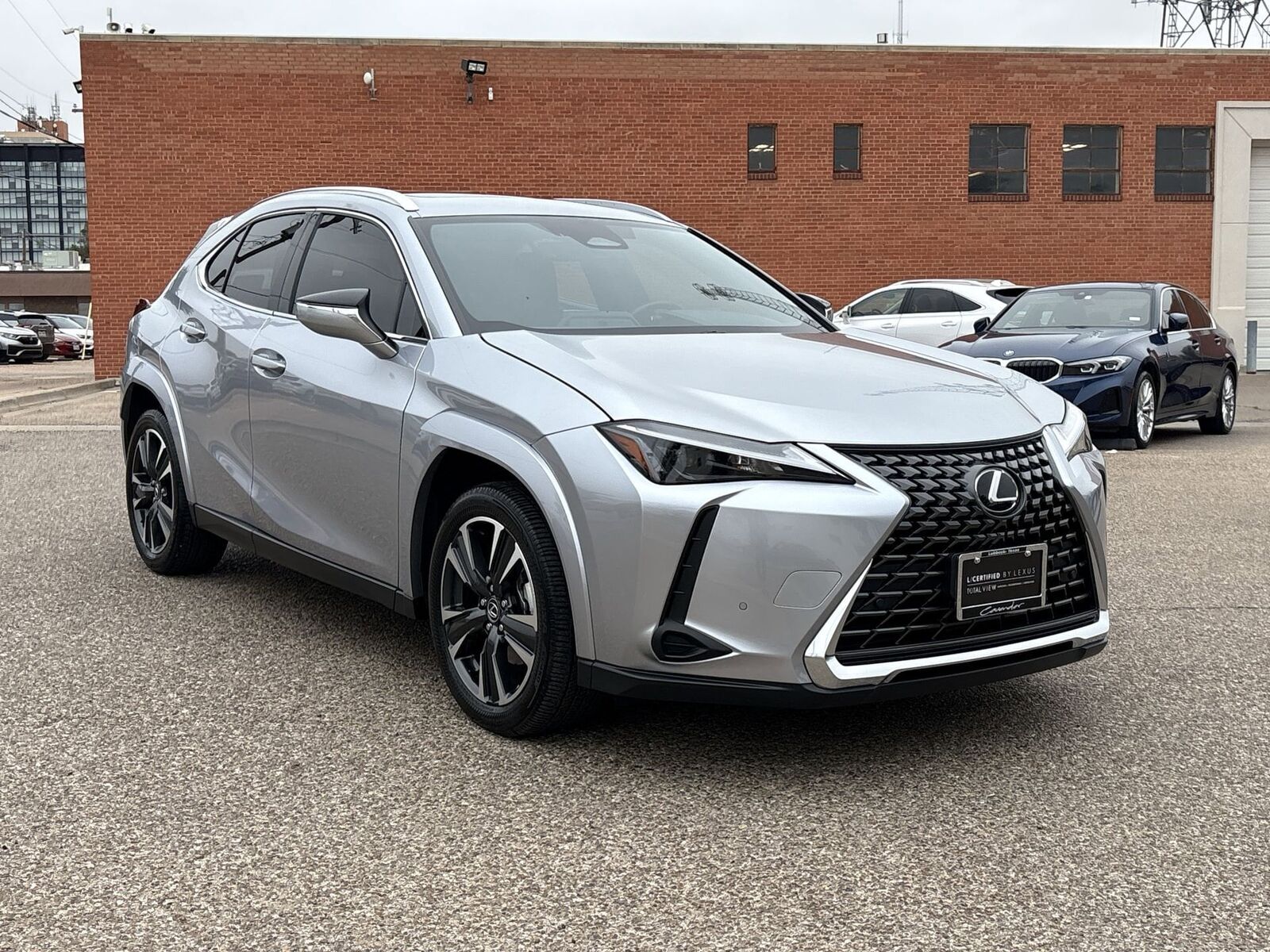 2025 LEXUS UX
