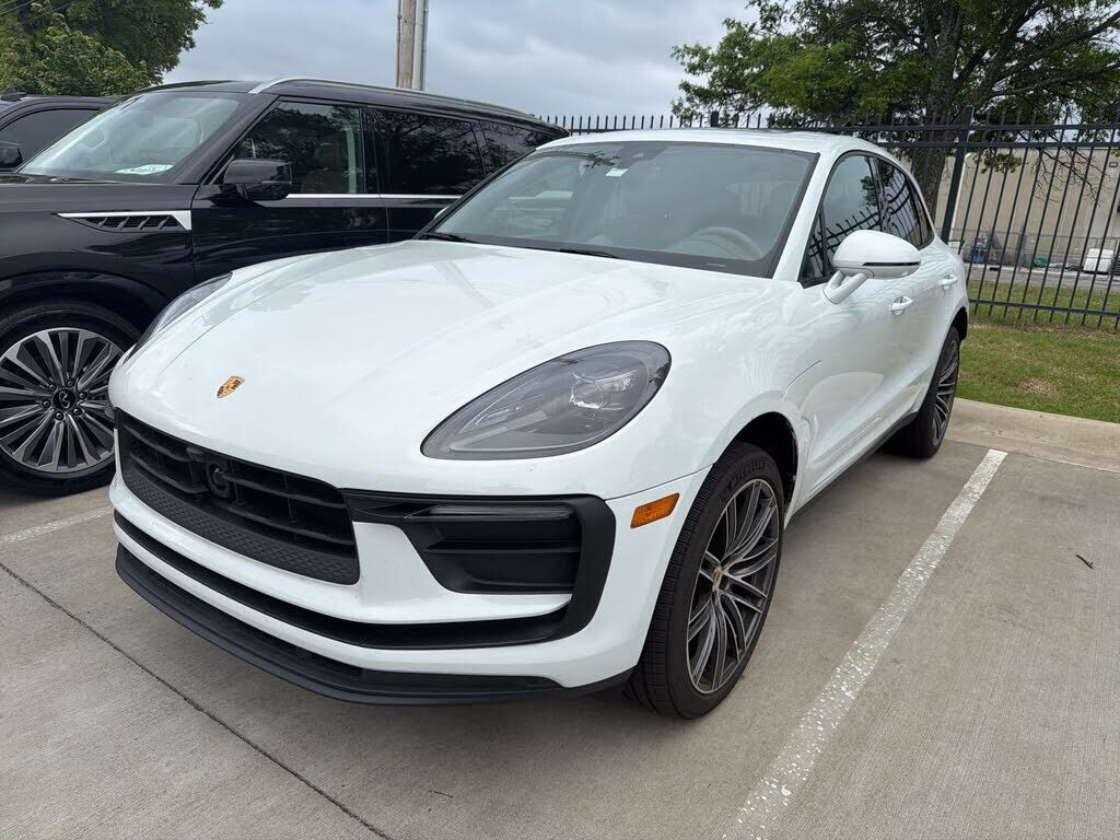 2025 PORSCHE Macan