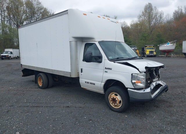 2013 FORD E-350