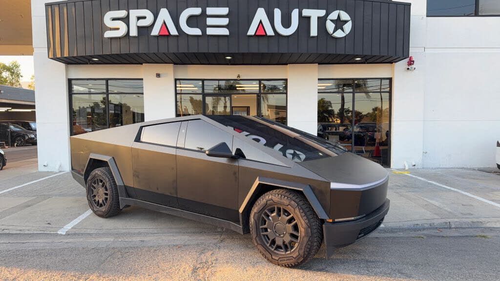 2024 TESLA Cybertruck