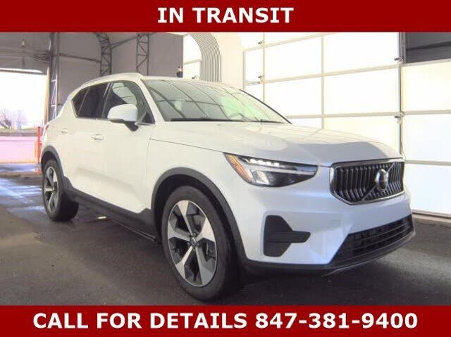 2025 VOLVO XC40