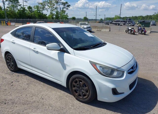 2012 HYUNDAI Accent