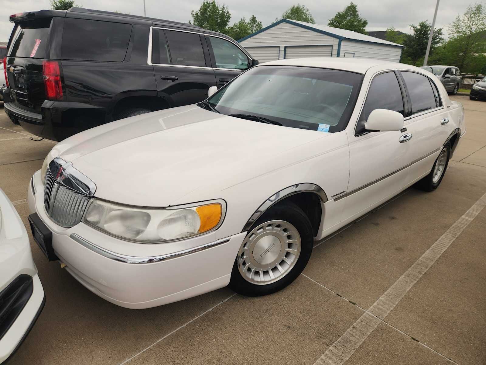 2001 LINCOLN Town Car