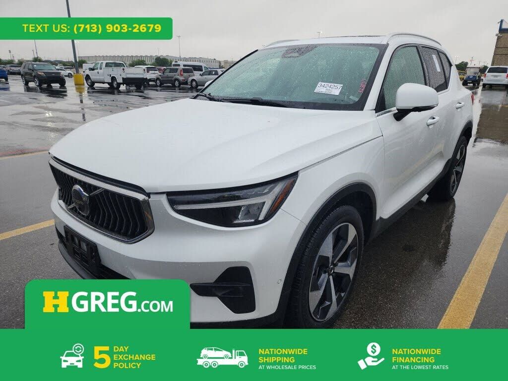 2023 VOLVO XC40