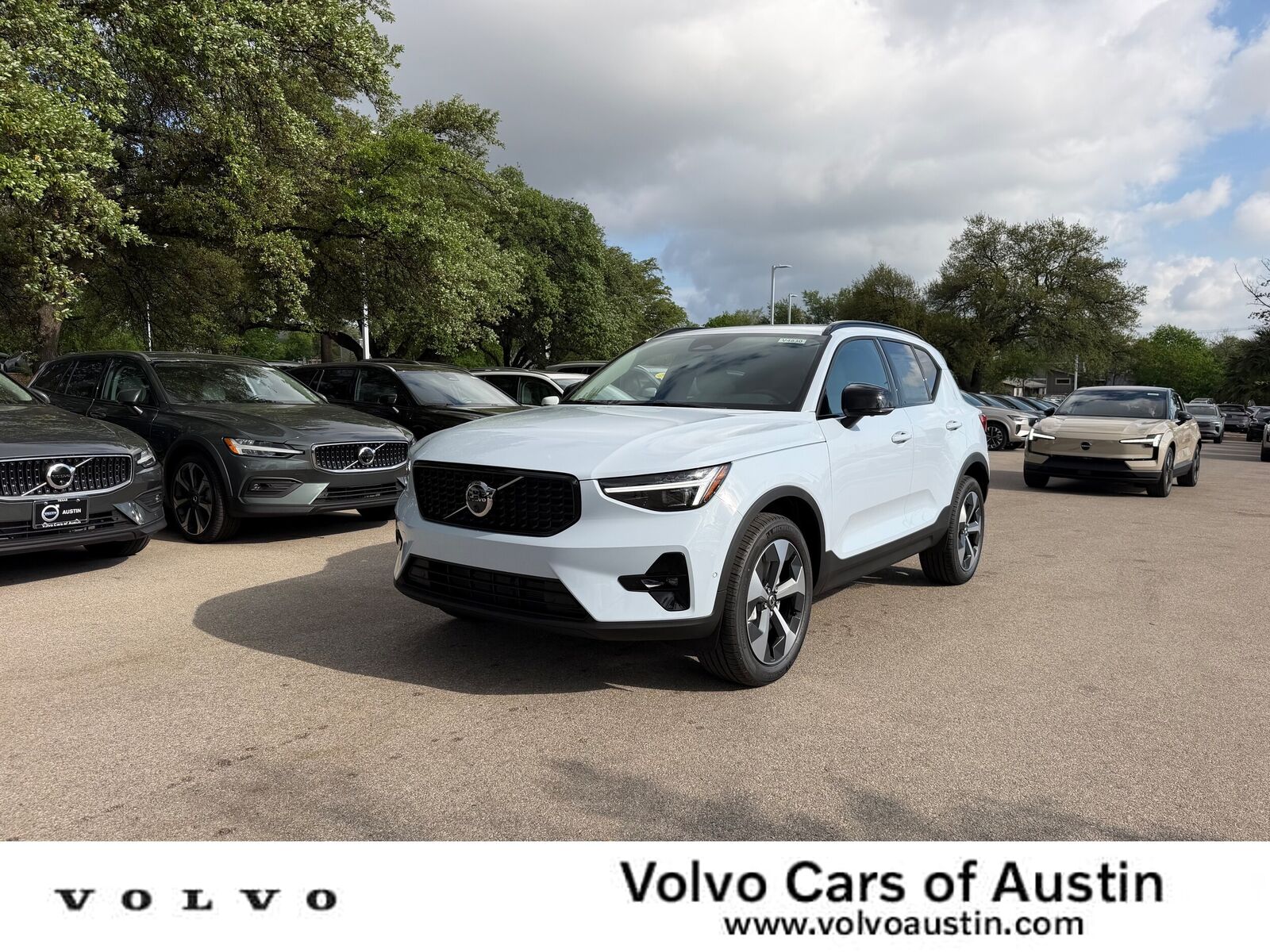 2026 VOLVO XC40