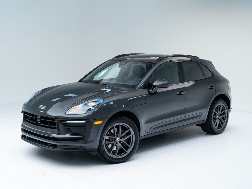 2026 PORSCHE Macan