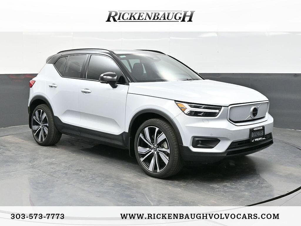 2021 VOLVO XC40