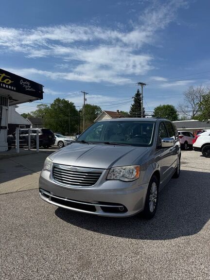 2013 CHRYSLER Town and Country