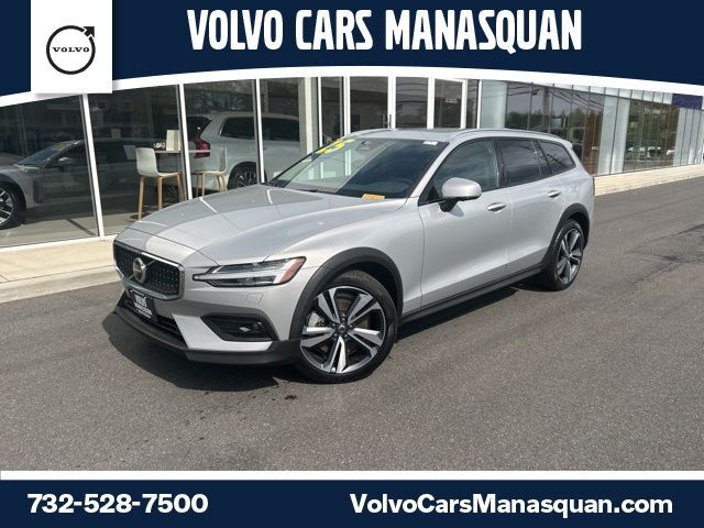 2025 VOLVO V60CC