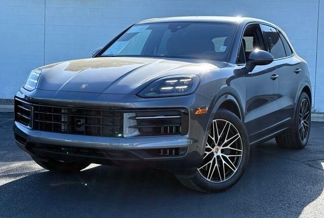 2025 PORSCHE Cayenne