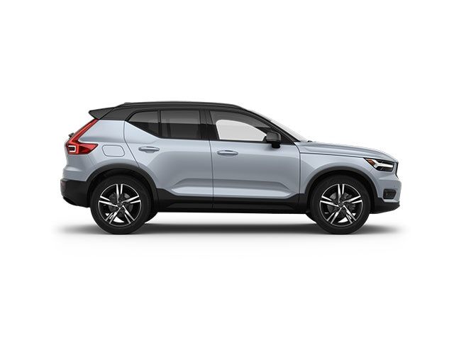 2022 VOLVO XC40