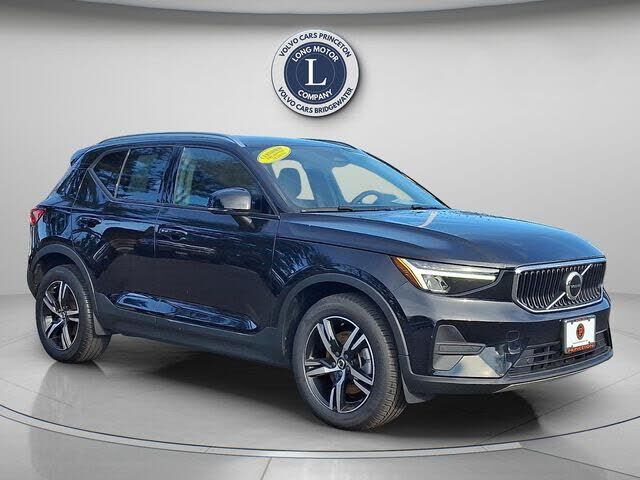 2023 VOLVO XC40
