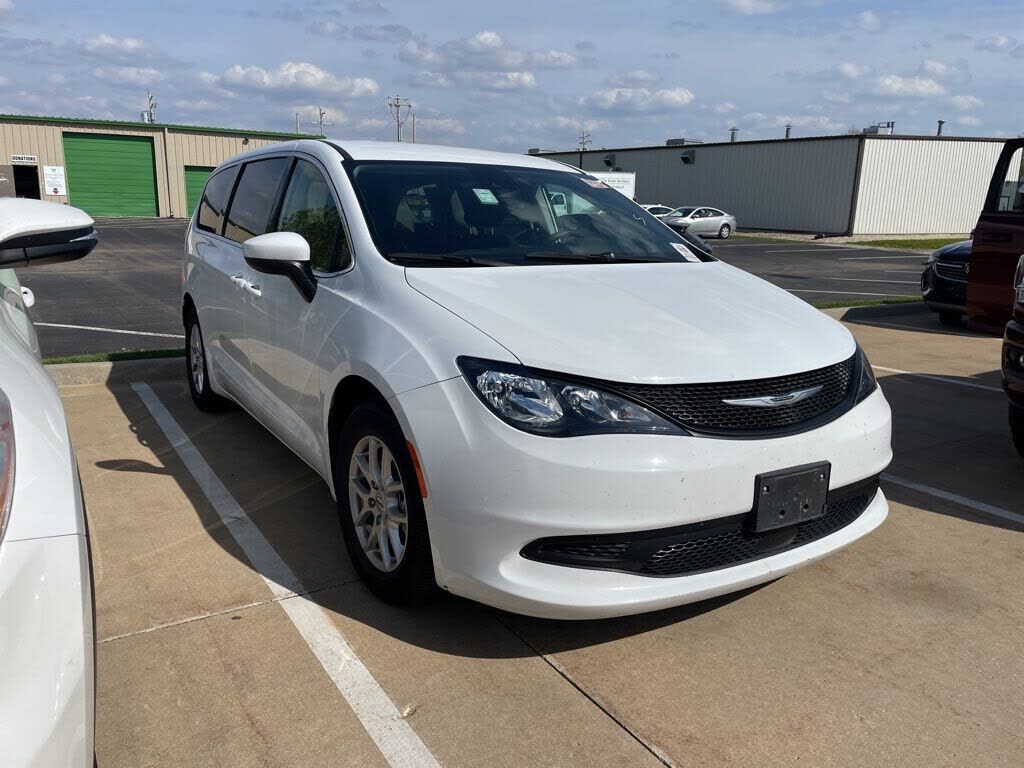 2023 CHRYSLER Voyager