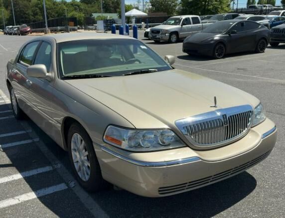 2006 LINCOLN Town Car