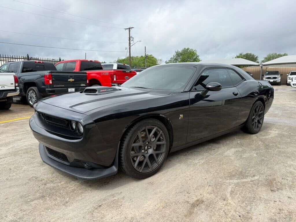 2017 DODGE Challenger