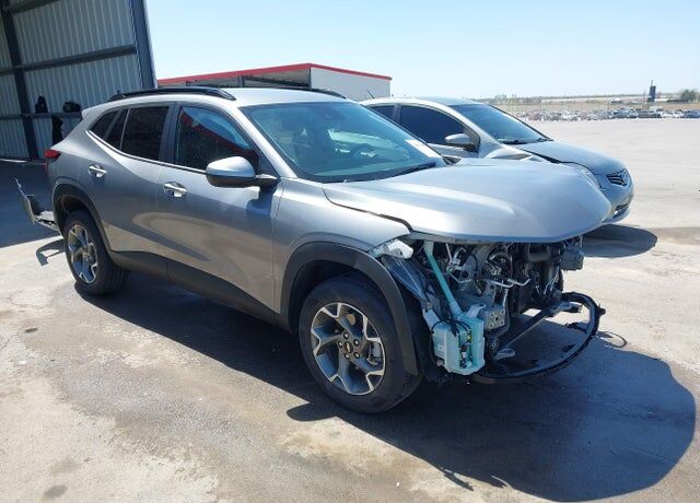 2025 CHEVROLET Trax